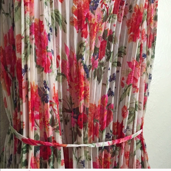 NWOT 🌷 Pleated Dress - Picture 3 of 4